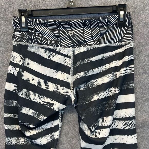 LULULEMON Leggings Size 6 Black White Striped Wunder Under Crop II Shady Palms - Picture 10 of 13